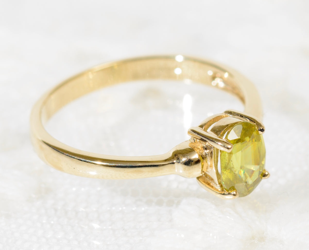 9ct Gold Solitaire Ring With Natural Green Peridot Gemstone UK Size N1/2 (A1916)
