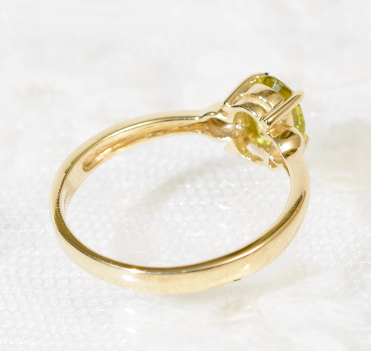 9ct Gold Solitaire Ring With Natural Green Peridot Gemstone UK Size N1/2 (A1916)