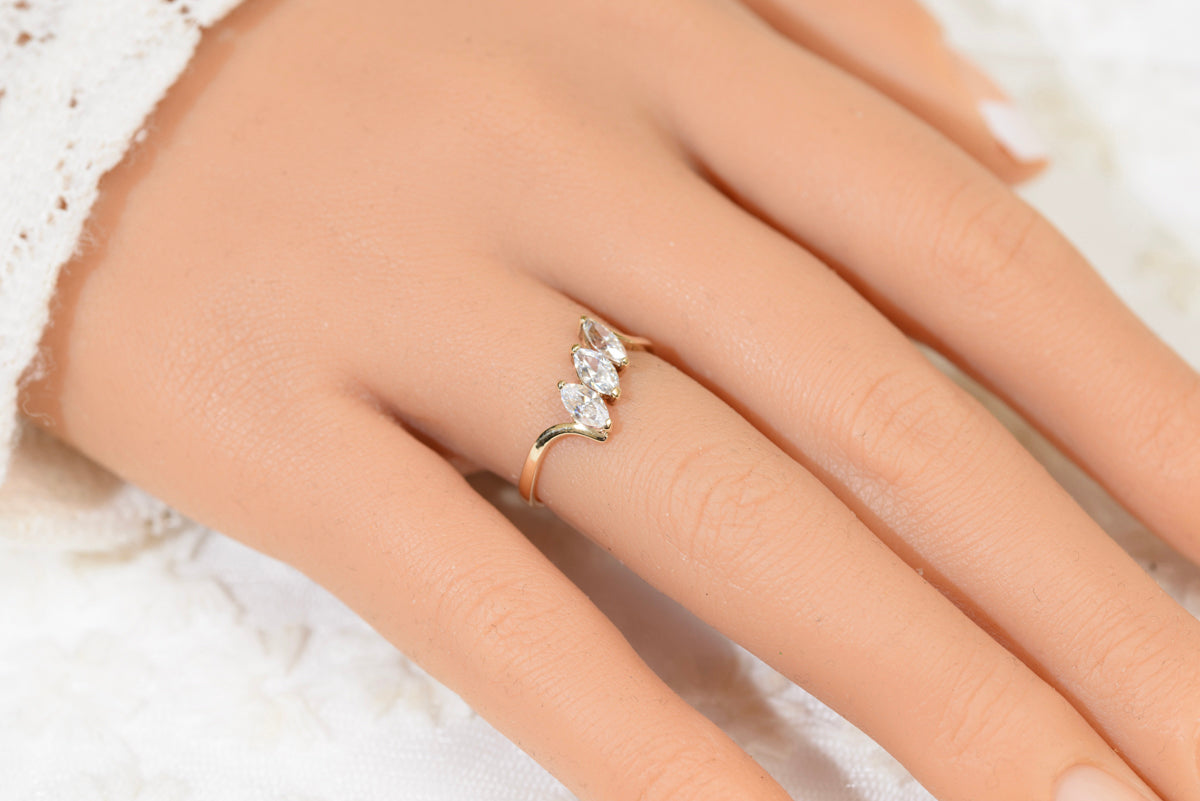 Vintage Gold Ring Hallmarked 9ct Triple Marquise Crystal Gems UK Size M1/2 (A1926)