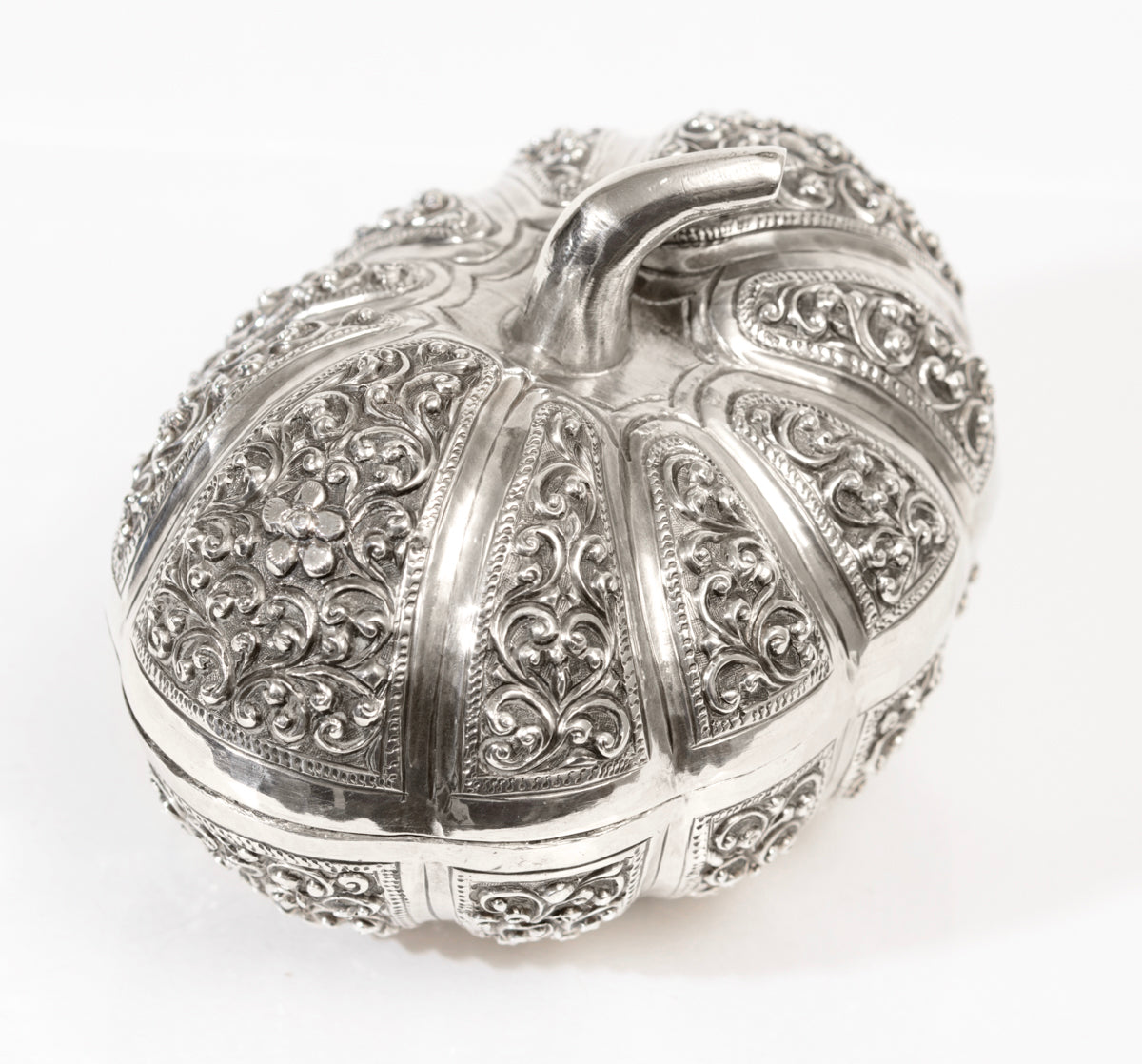 Antique Burmese Silver Box & Cover In Pumpkin/Gourd Shape (A1943
