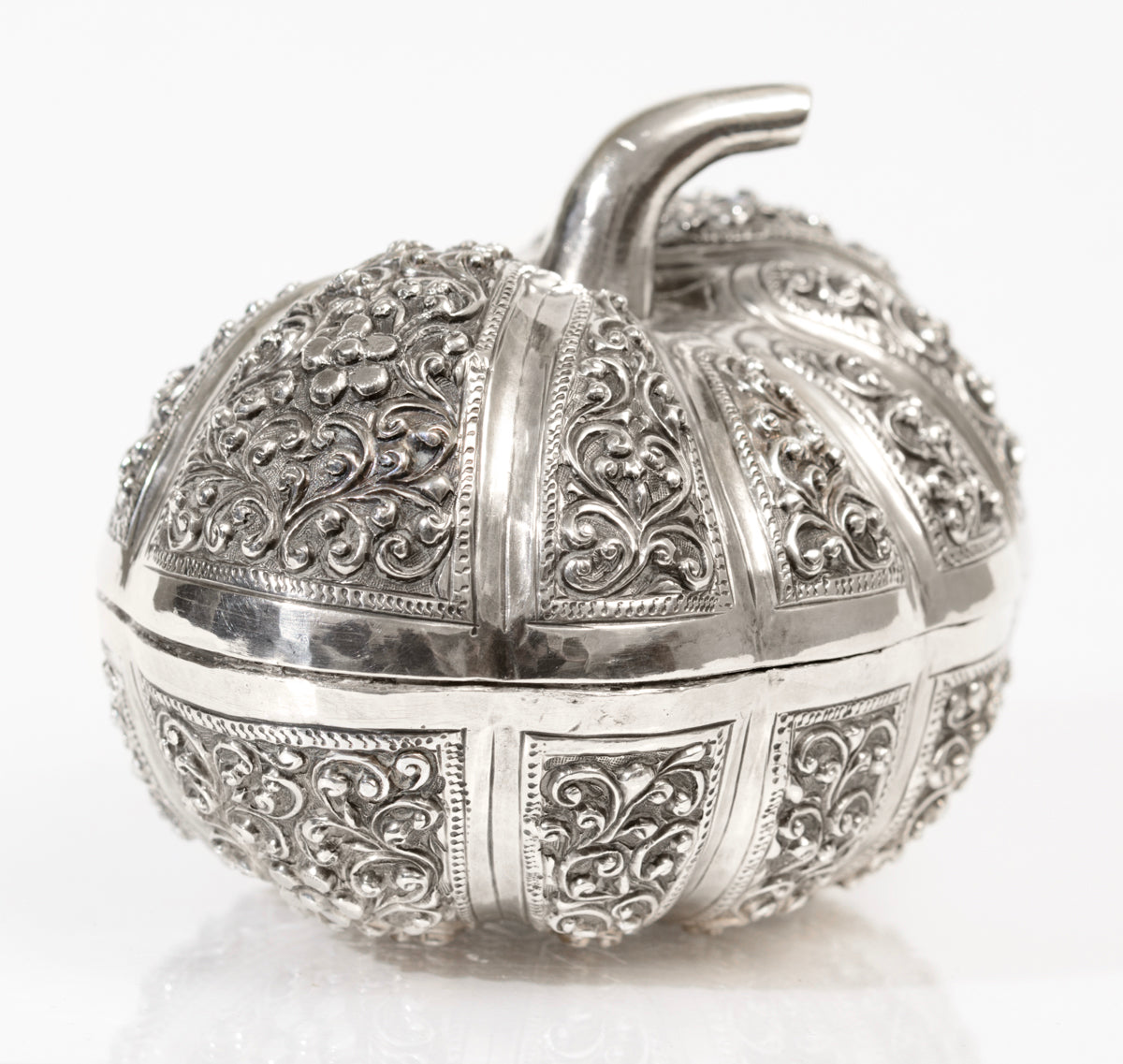 Antique Burmese Silver Box & Cover In Pumpkin/Gourd Shape (A1943