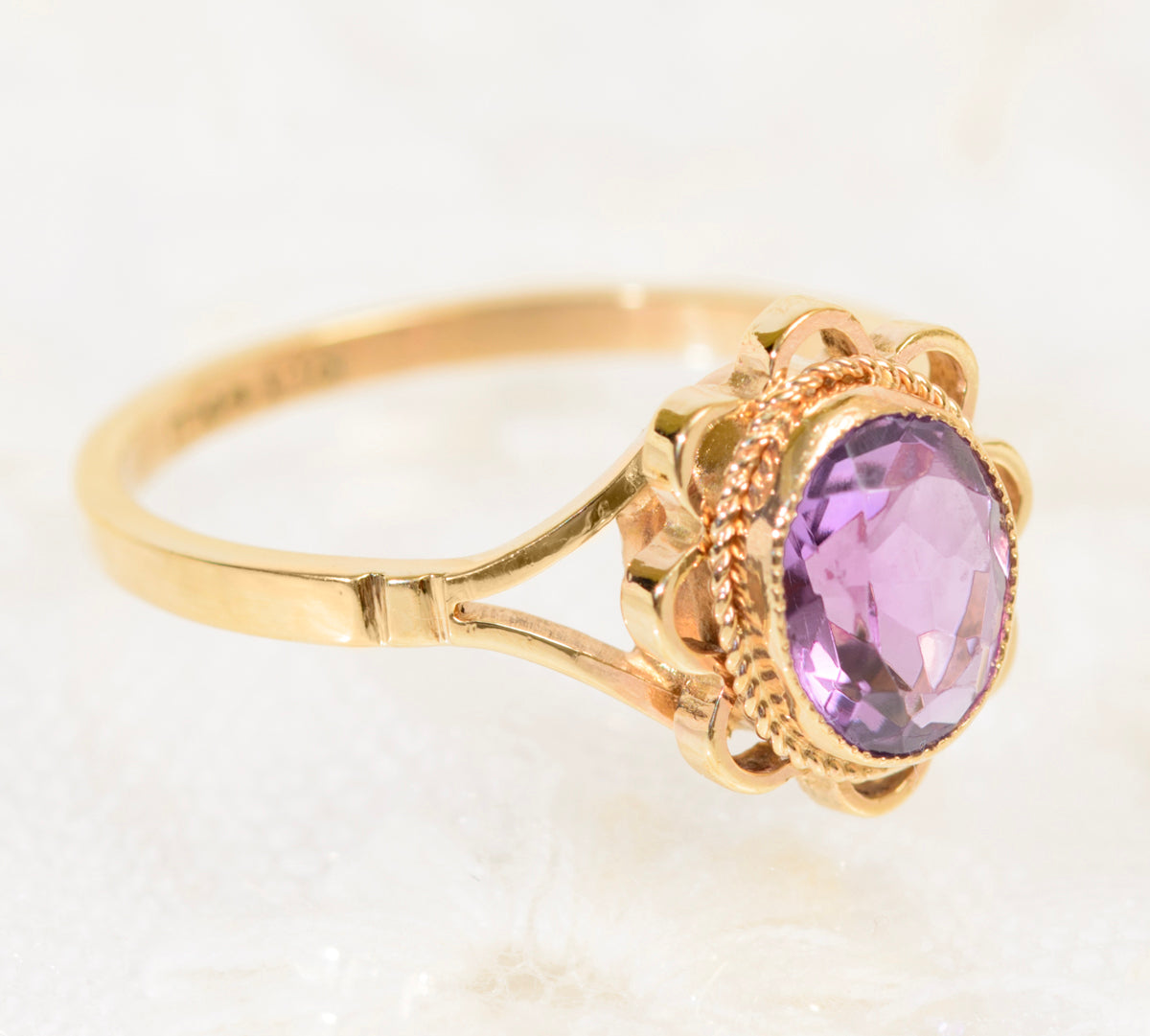 Vintage 9ct Gold Ladies Ring With Oval Facet Cut Amethyst Gemstone (A1945)