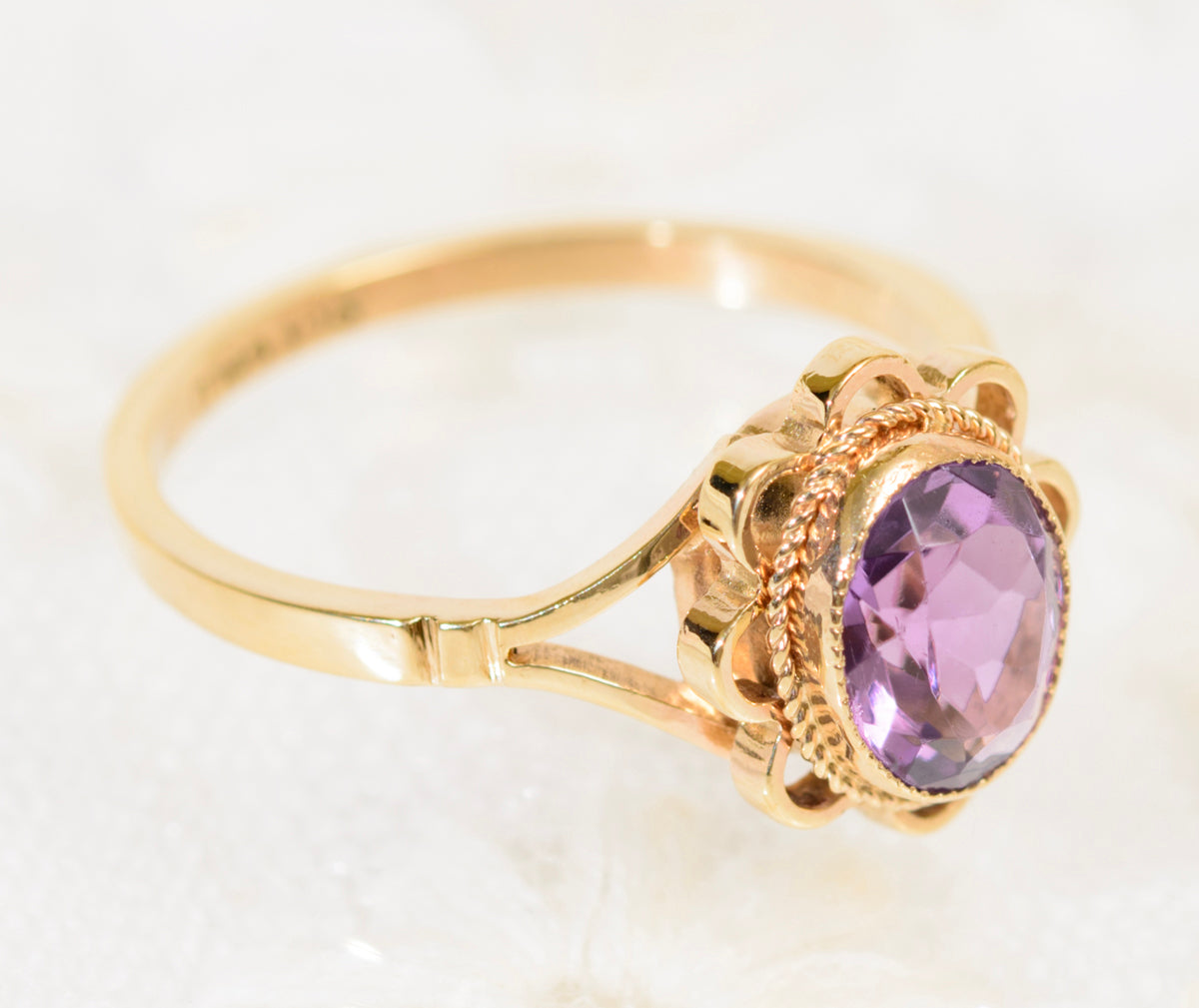 Vintage 9ct Gold Ladies Ring With Oval Facet Cut Amethyst Gemstone (A1945)