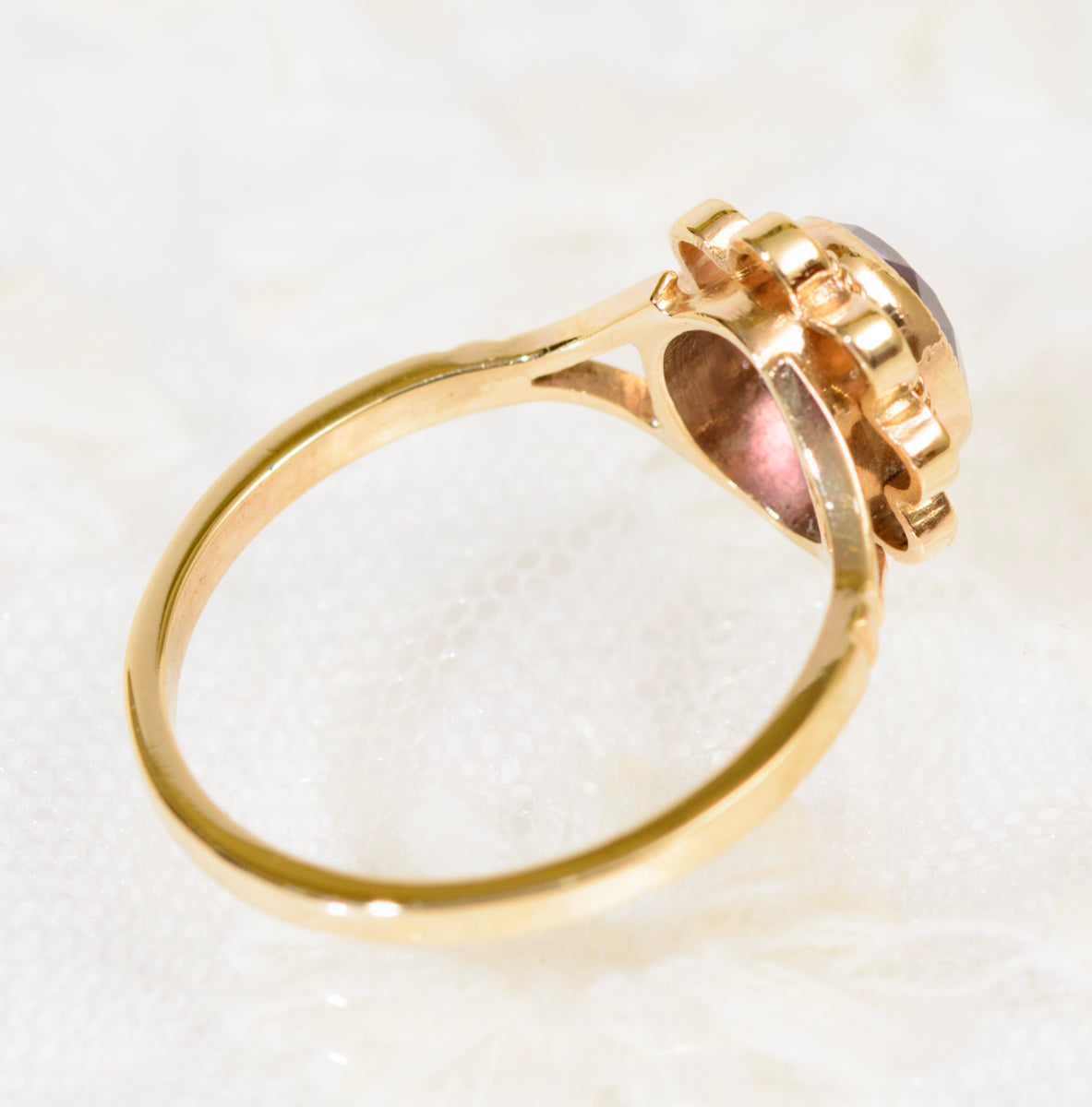 Vintage 9ct Gold Ladies Ring With Oval Facet Cut Amethyst Gemstone (A1945)