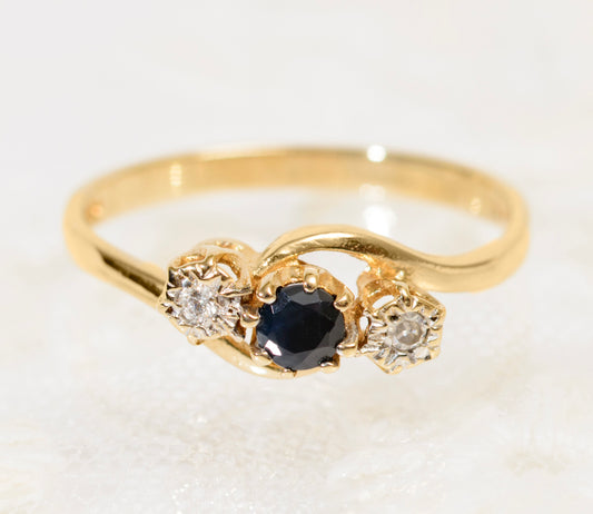 Vintage 9ct Gold Sapphire & Diamond Trilogy Ring With Bypass Shoulders UK Size O (A1946)