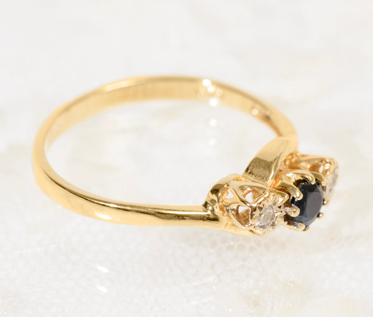 Vintage 9ct Gold Sapphire & Diamond Trilogy Ring With Bypass Shoulders UK Size O (A1946)