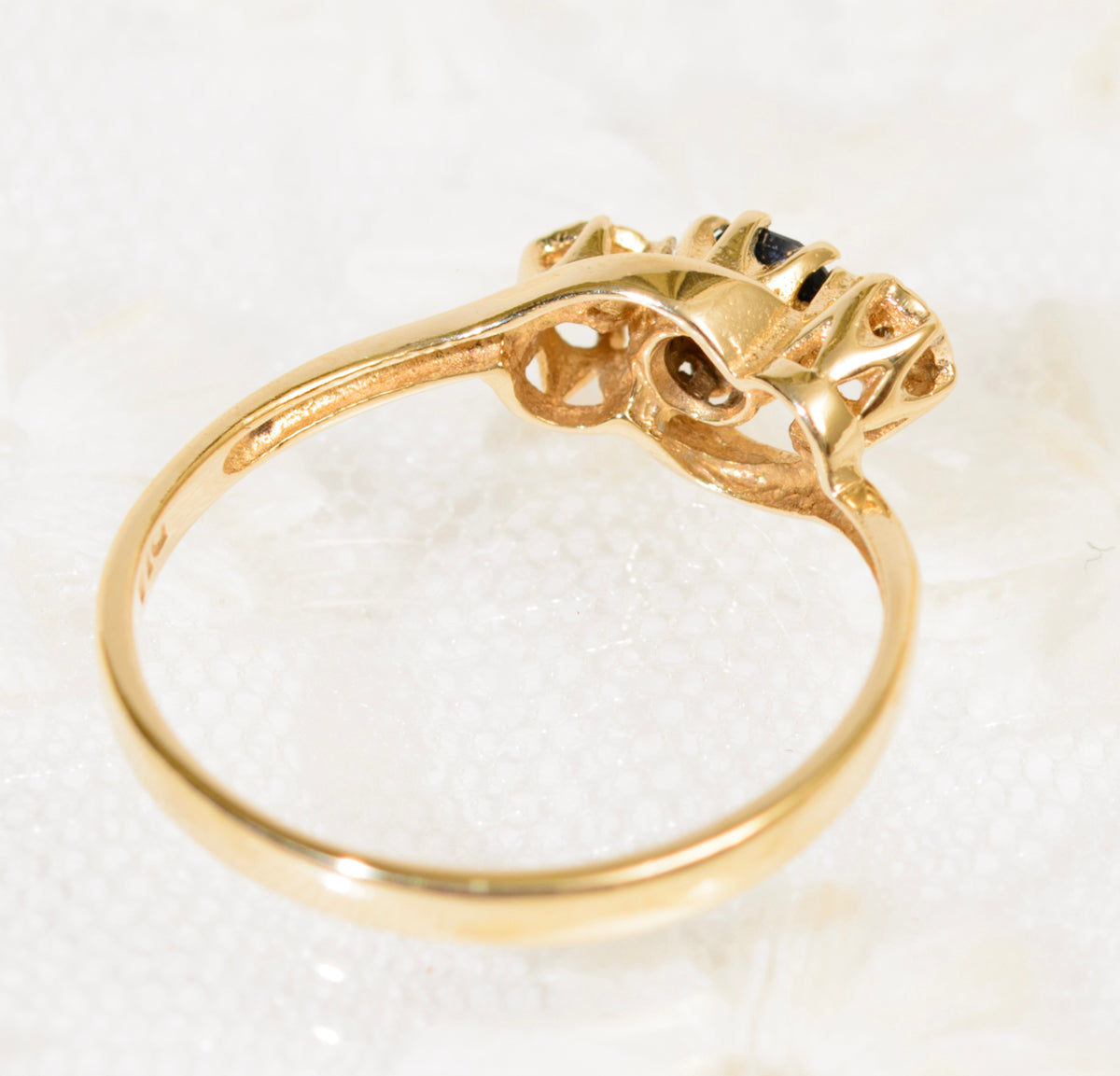 Vintage 9ct Gold Sapphire & Diamond Trilogy Ring With Bypass Shoulders UK Size O (A1946)