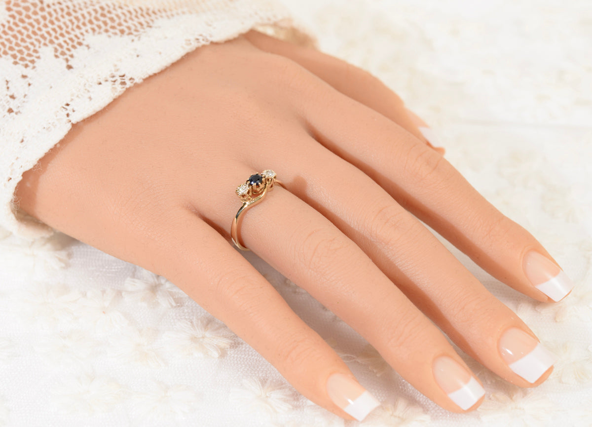 Vintage 9ct Gold Sapphire & Diamond Trilogy Ring With Bypass Shoulders UK Size O (A1946)