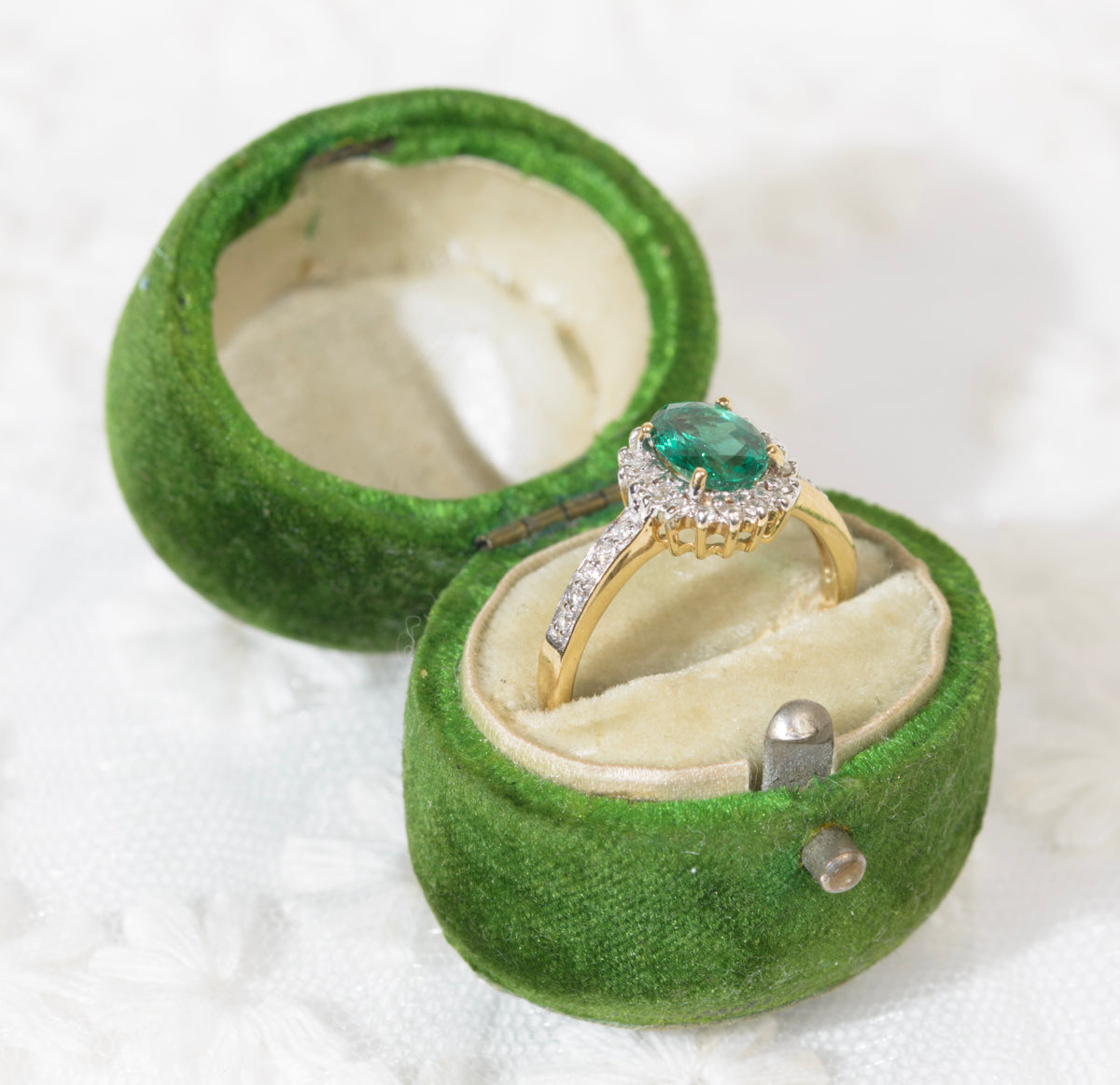 18ct Gold 0.85 Carat Emerald & Diamond Ring Rocks & Co UK Hallmark (A1960)