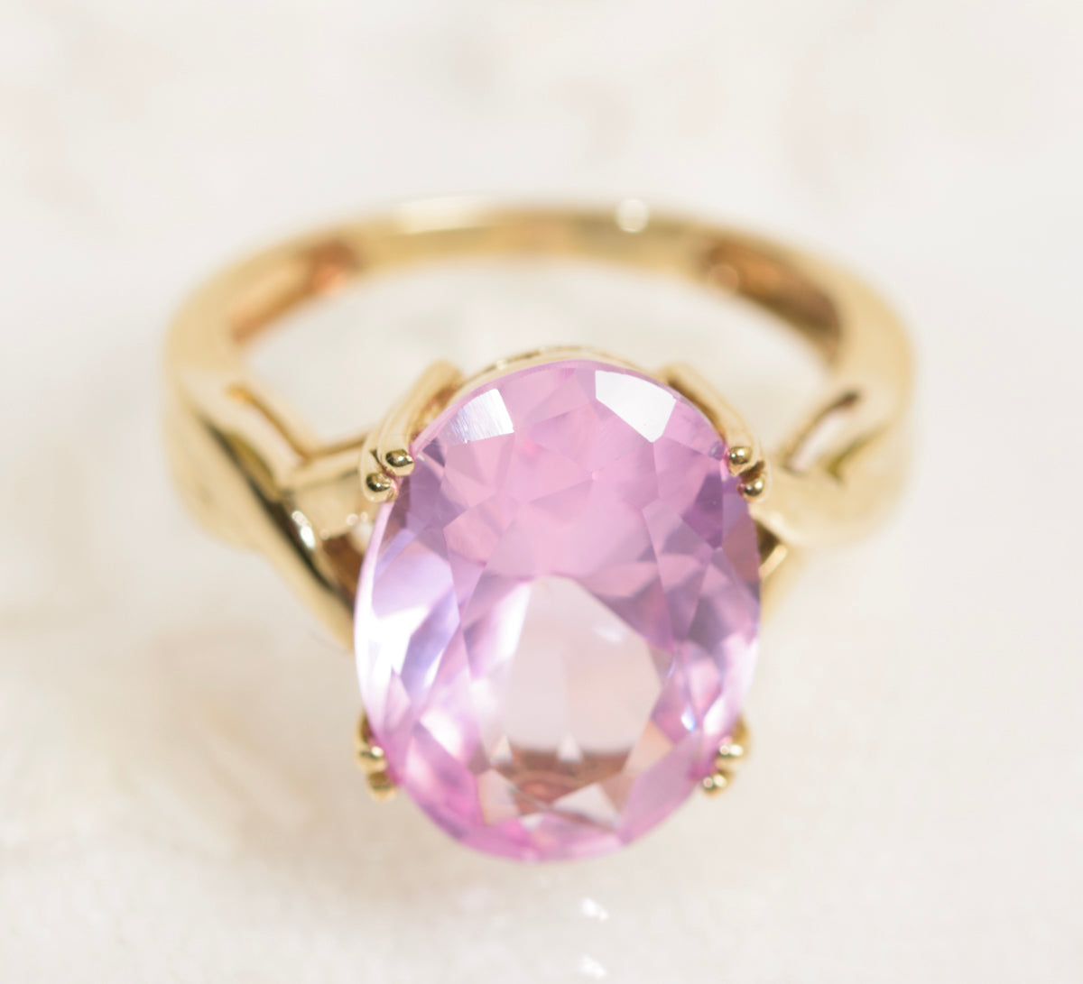9ct Yellow Gold Dress Ring With Large 7 Carat Pink Sapphire (A1967)