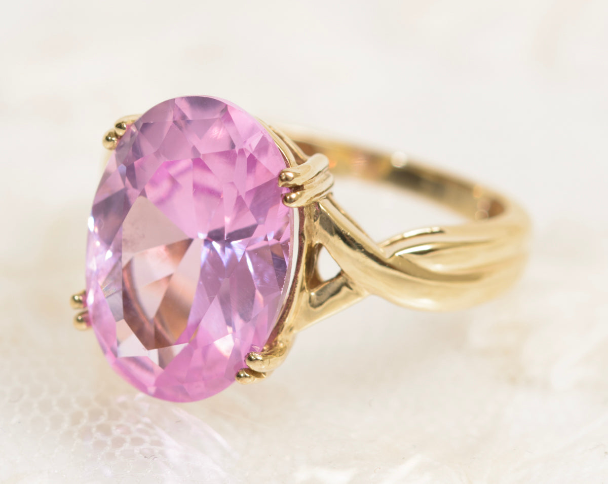 9ct Yellow Gold Dress Ring With Large 7 Carat Pink Sapphire (A1967)