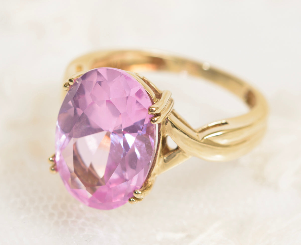 9ct Yellow Gold Dress Ring With Large 7 Carat Pink Sapphire (A1967)