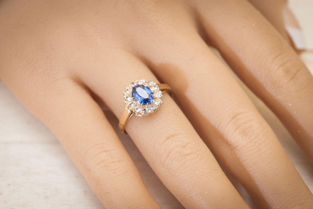 Vintage 9ct Yellow Gold & Lab Created Blue Spinel Ring With Halo Size O1/2 (A1989)