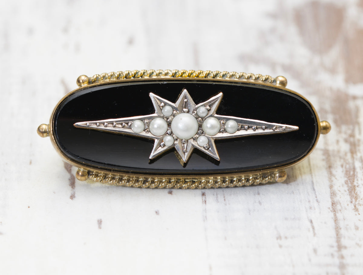 Antique Victorian Mourning Brooch/Pin In Gilt Metal Onyx & Seed Pearls (A1995)