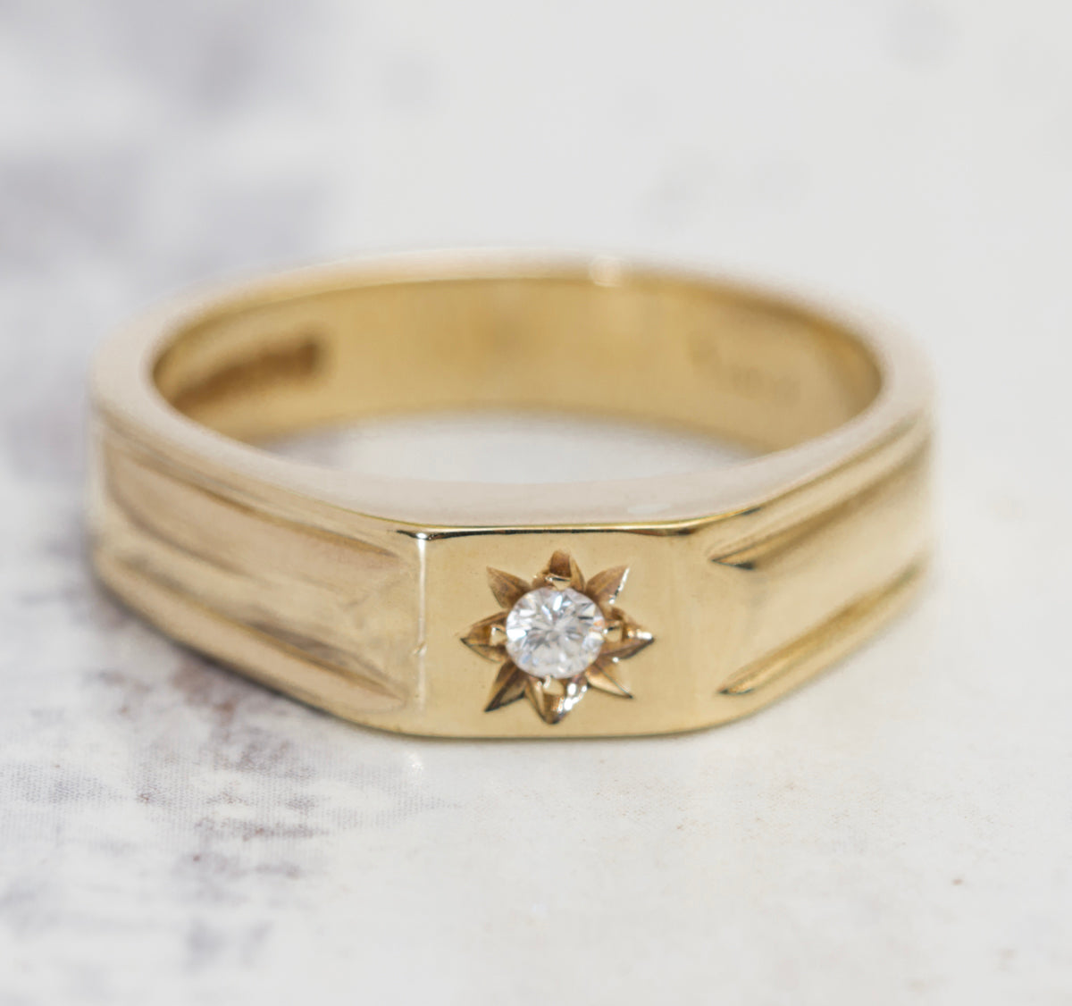 Vintage 9ct Yellow Gold Solitaire Diamond Signet Ring UK Hallmark Size S (A2012)