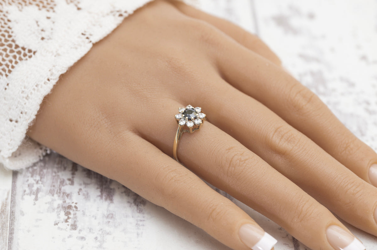 Vintage 9ct Yellow Gold Ring With Midnight Blue Sapphire & CZ Halo Size M (A2016)