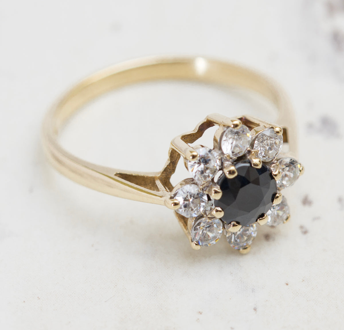 Vintage 9ct Yellow Gold Ring With Midnight Blue Sapphire & CZ Halo Size M (A2016)