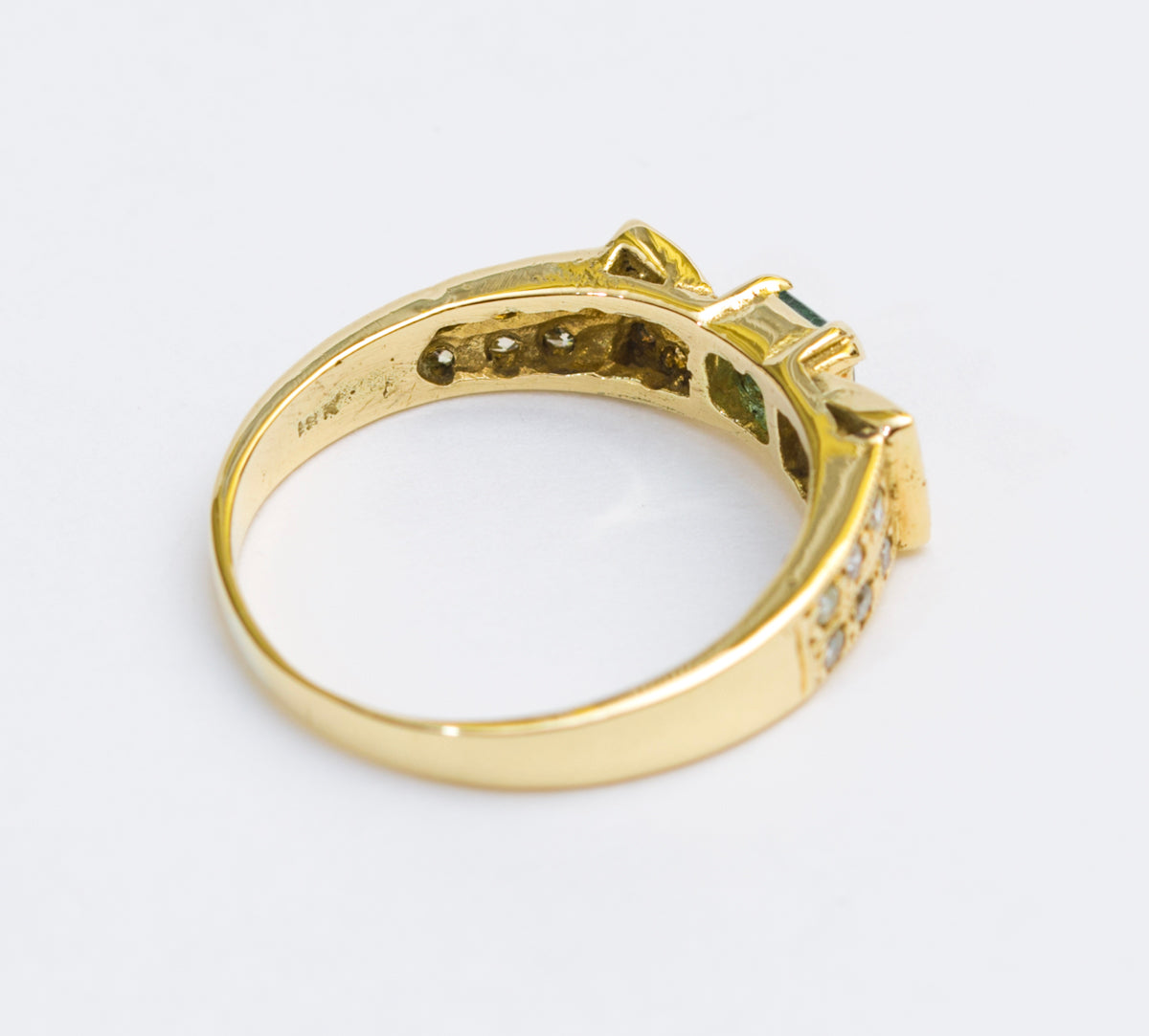 18ct Yellow Gold Ring With Natural Emerald & Multi Diamond Setting Y2K Jewellery (A2026)
