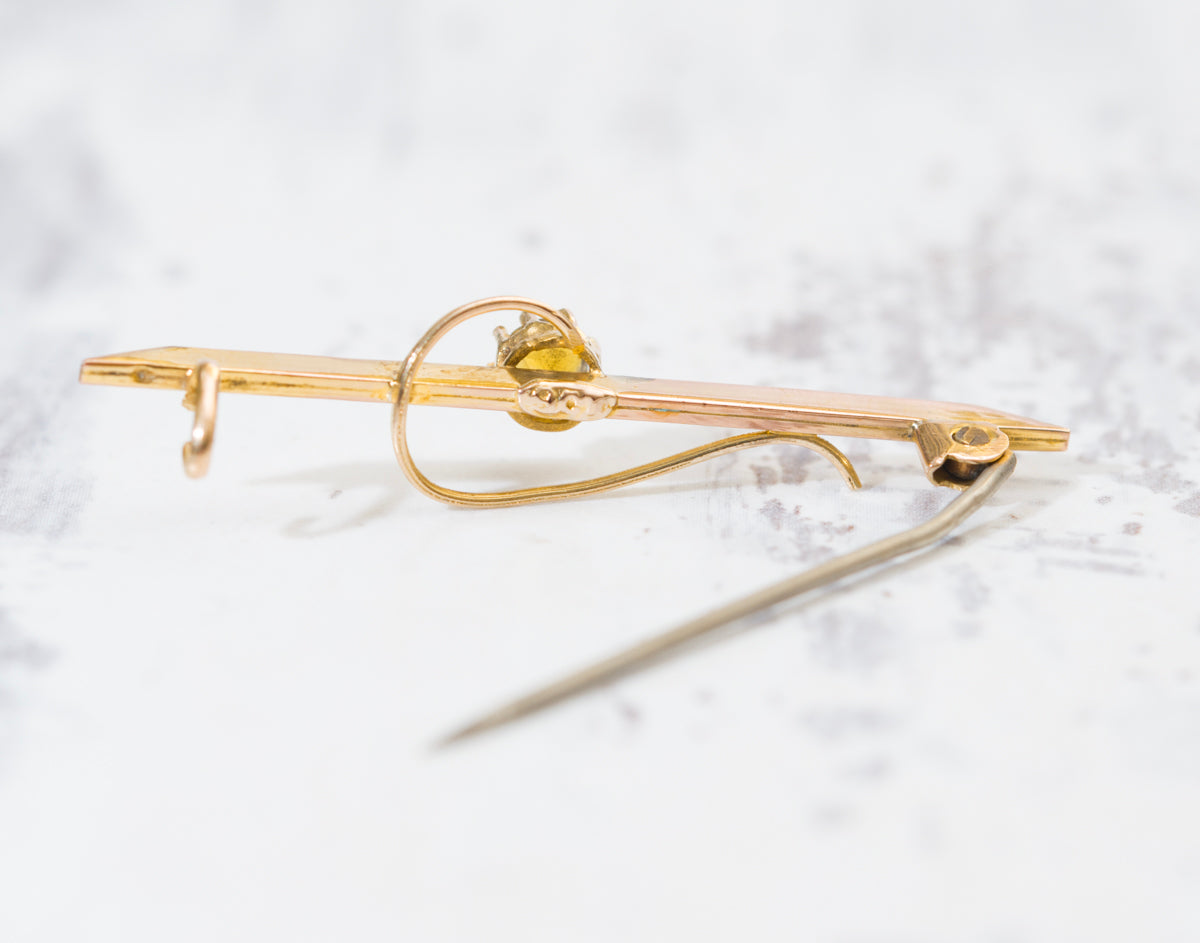 Antique 9ct Rose Gold Bar Brooch With Peridot Gemstone & Scroll Decoration (A2039)