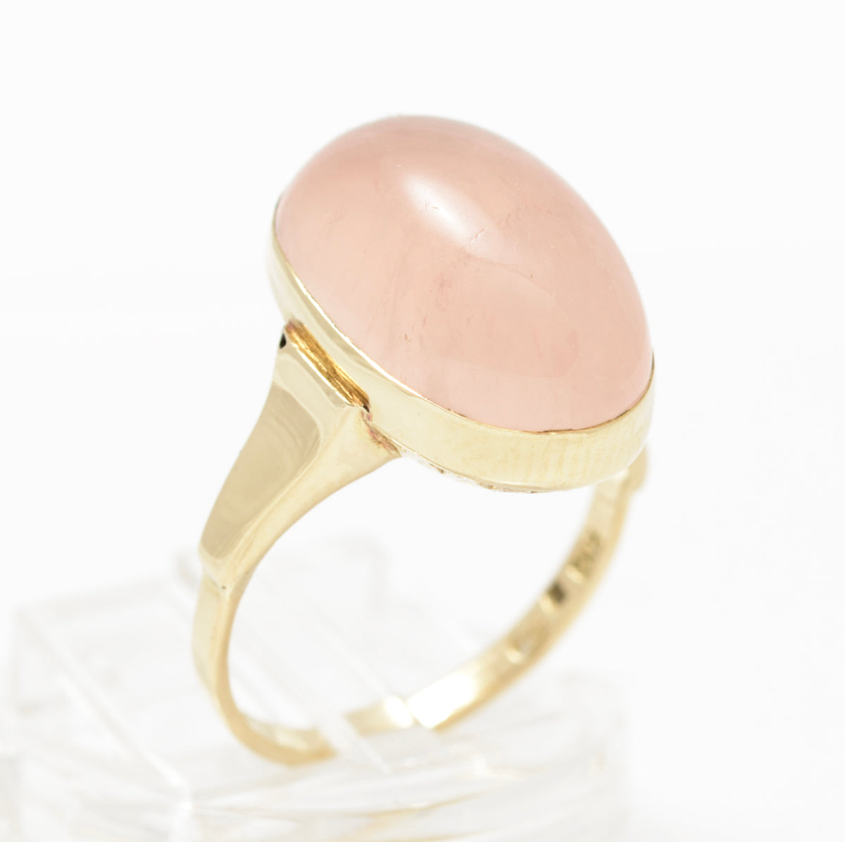 Vintage 9ct Yellow Gold & Large Oval Natural Rose Quartz Cabochon Solitaire Ring (A2083)