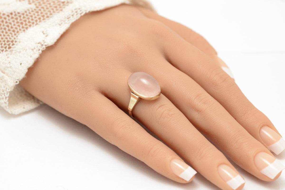 Vintage 9ct Yellow Gold & Large Oval Natural Rose Quartz Cabochon Solitaire Ring (A2083)