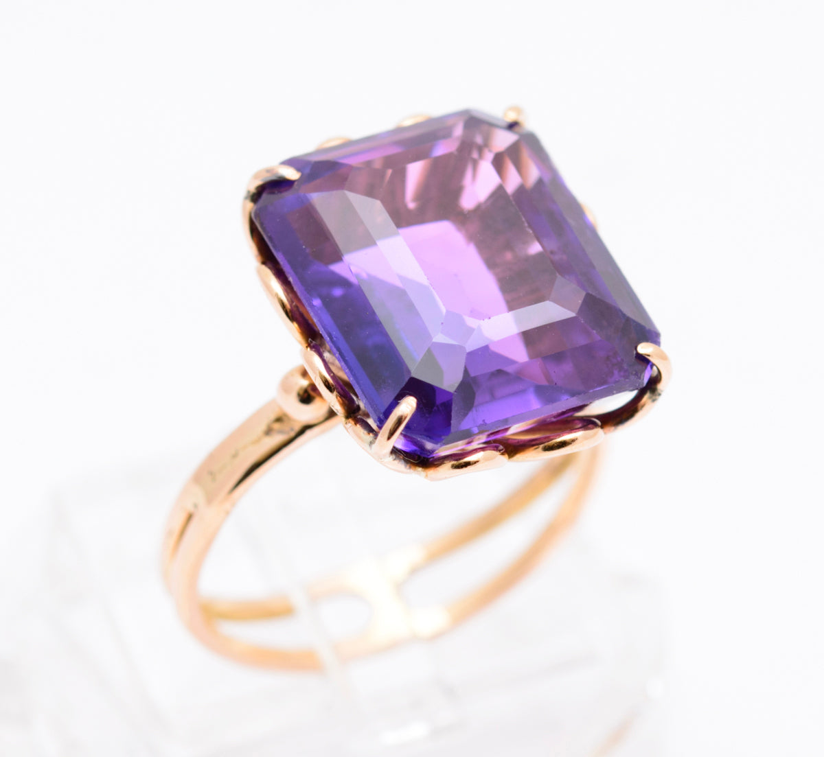 Vintage 9ct Yellow Gold & Large Purple Lab-Created Sapphire Ring Size K1/2 (A2092)