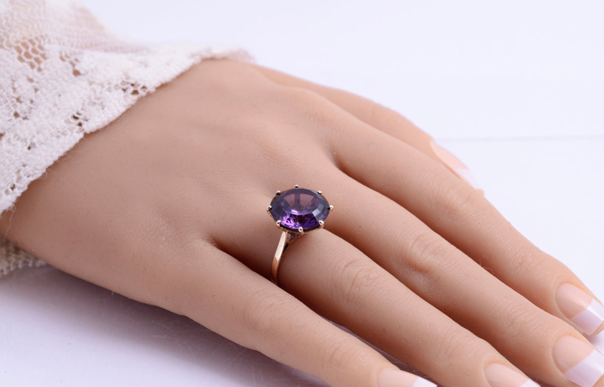 Vintage 9ct Gold Ring Large 11 Carat Colour Change Sapphire (A2118)