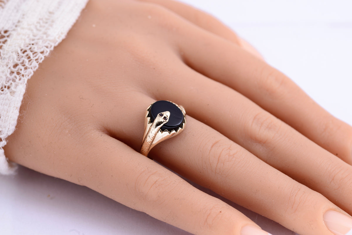Vintage 9ct Yellow Gold Snake Signet Ring With Black Onyx & Garnet Eyes Size R1/2 (A2133)