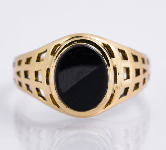Vintage 9ct Yellow Gold Signet Ring With Black Onyx & Lattice Cut Shoulders (A2134)