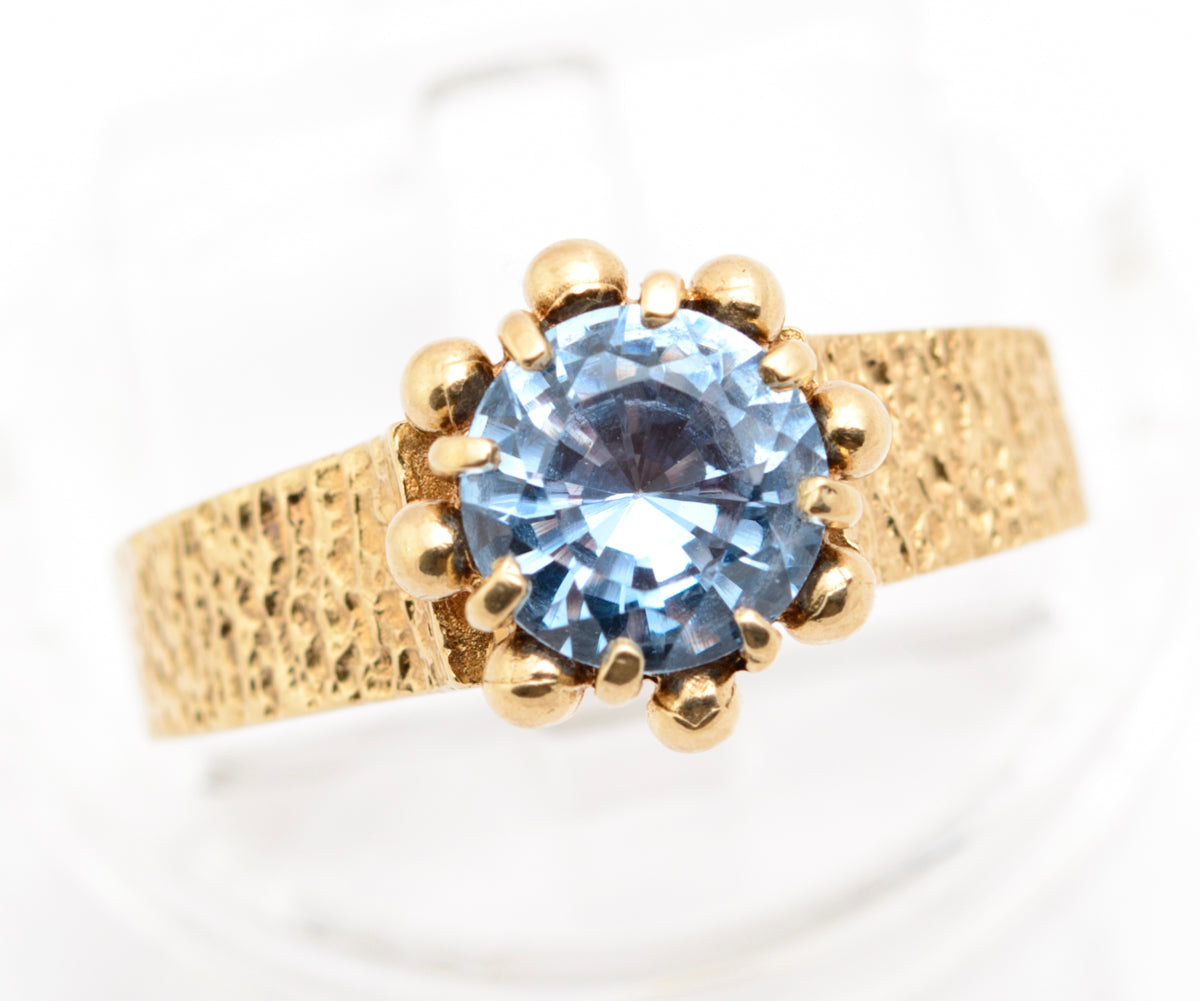 Vintage 9ct Yellow Gold 1970's Retro Ring With Ice Blue Spinel Gemstone (B2178)