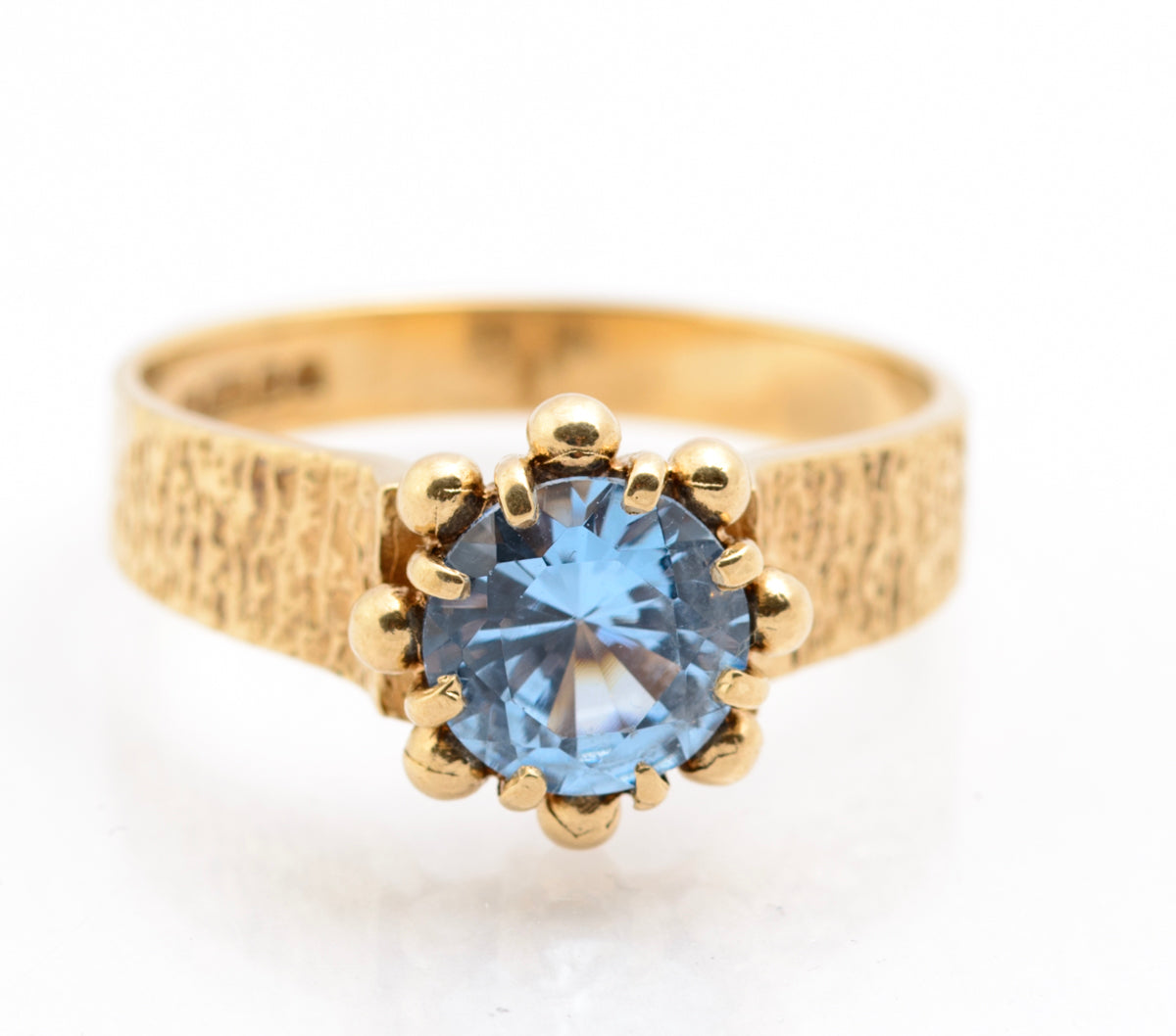 Vintage 9ct Yellow Gold 1970's Retro Ring With Ice Blue Spinel Gemstone (B2178)
