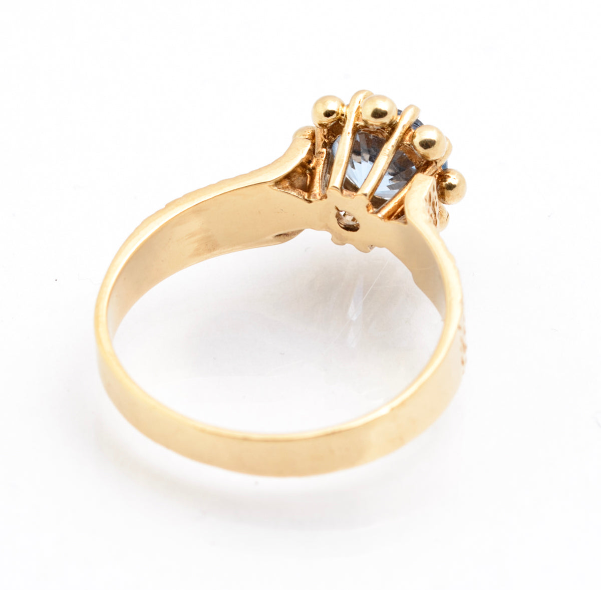 Vintage 9ct Yellow Gold 1970's Retro Ring With Ice Blue Spinel Gemstone (B2178)