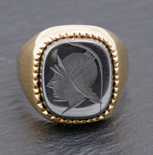 Vintage 9ct Gold Chunky Men's Signet Ring With Hematite Centurion Intaglio (B2278)