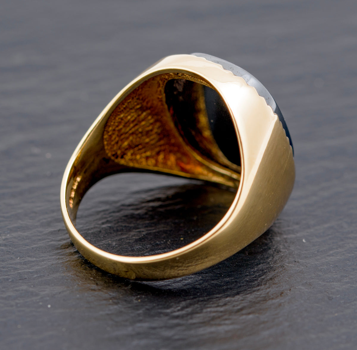 Vintage 9ct Gold Chunky Men's Signet Ring With Hematite Centurion Intaglio (B2278)