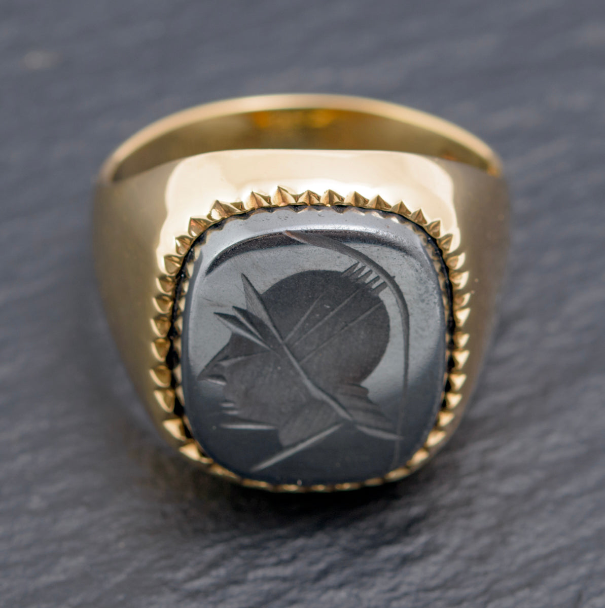 Vintage 9ct Gold Chunky Men's Signet Ring With Hematite Centurion Intaglio (B2278)