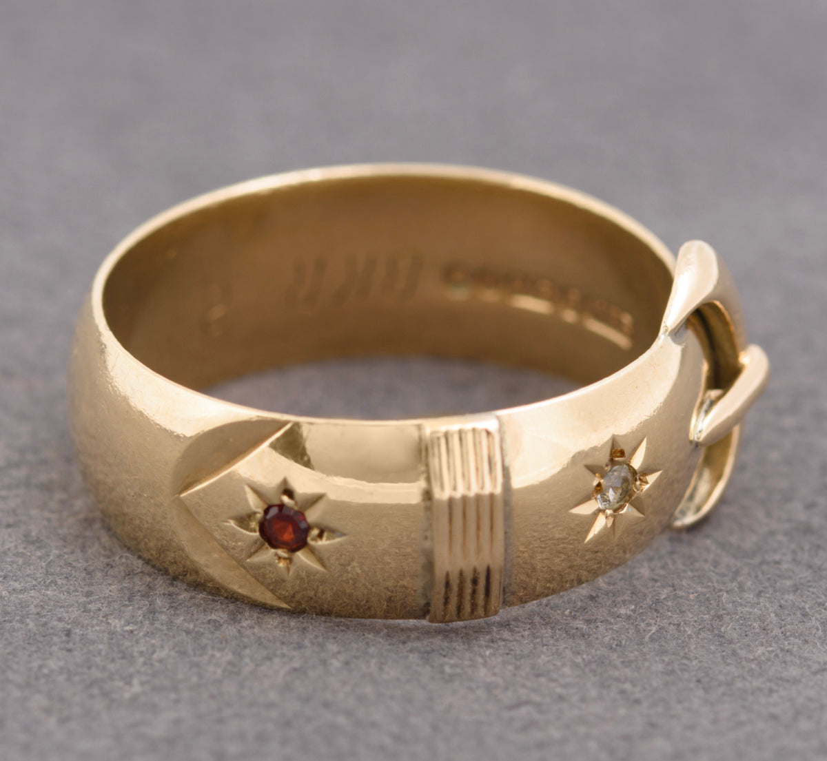 Vintage Heavy 9ct Gold Buckle Ring With Red & White Gem Hallmarked 1966 (B2287)