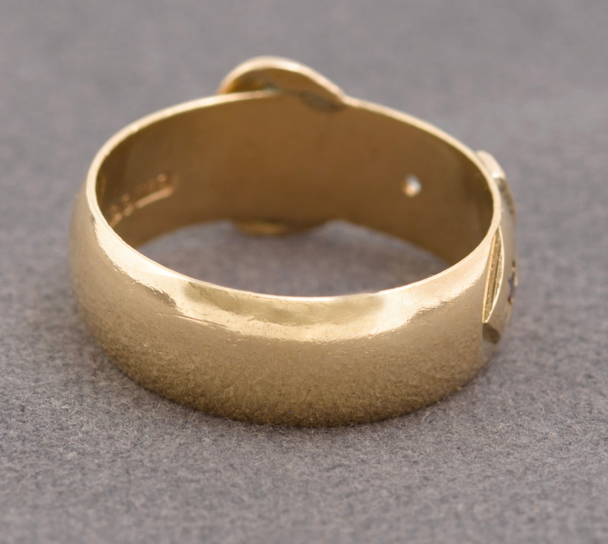 Vintage Heavy 9ct Gold Buckle Ring With Red & White Gem Hallmarked 1966 (B2287)