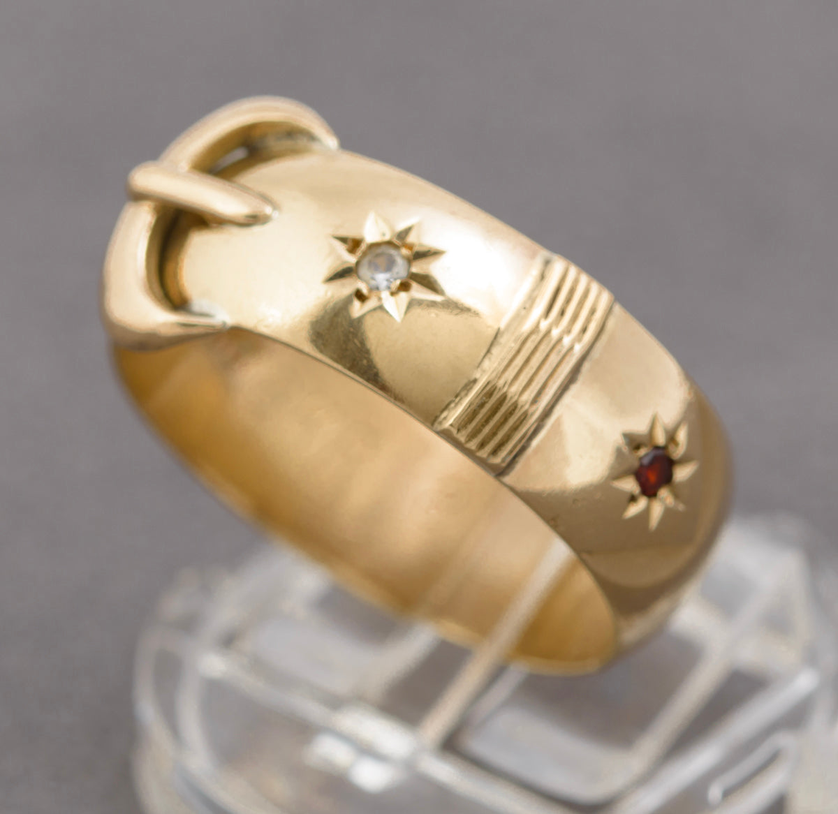 Vintage Heavy 9ct Gold Buckle Ring With Red & White Gem Hallmarked 1966 (B2287)