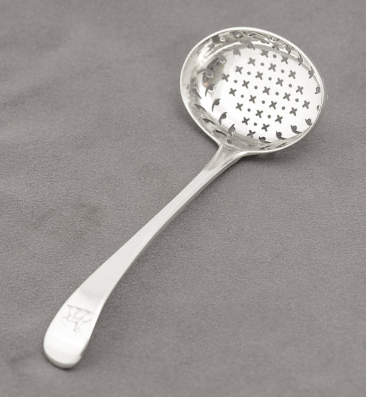 Antique George III / Georgian Sterling Silver Crested Sugar Sifting Spoon (B2321)