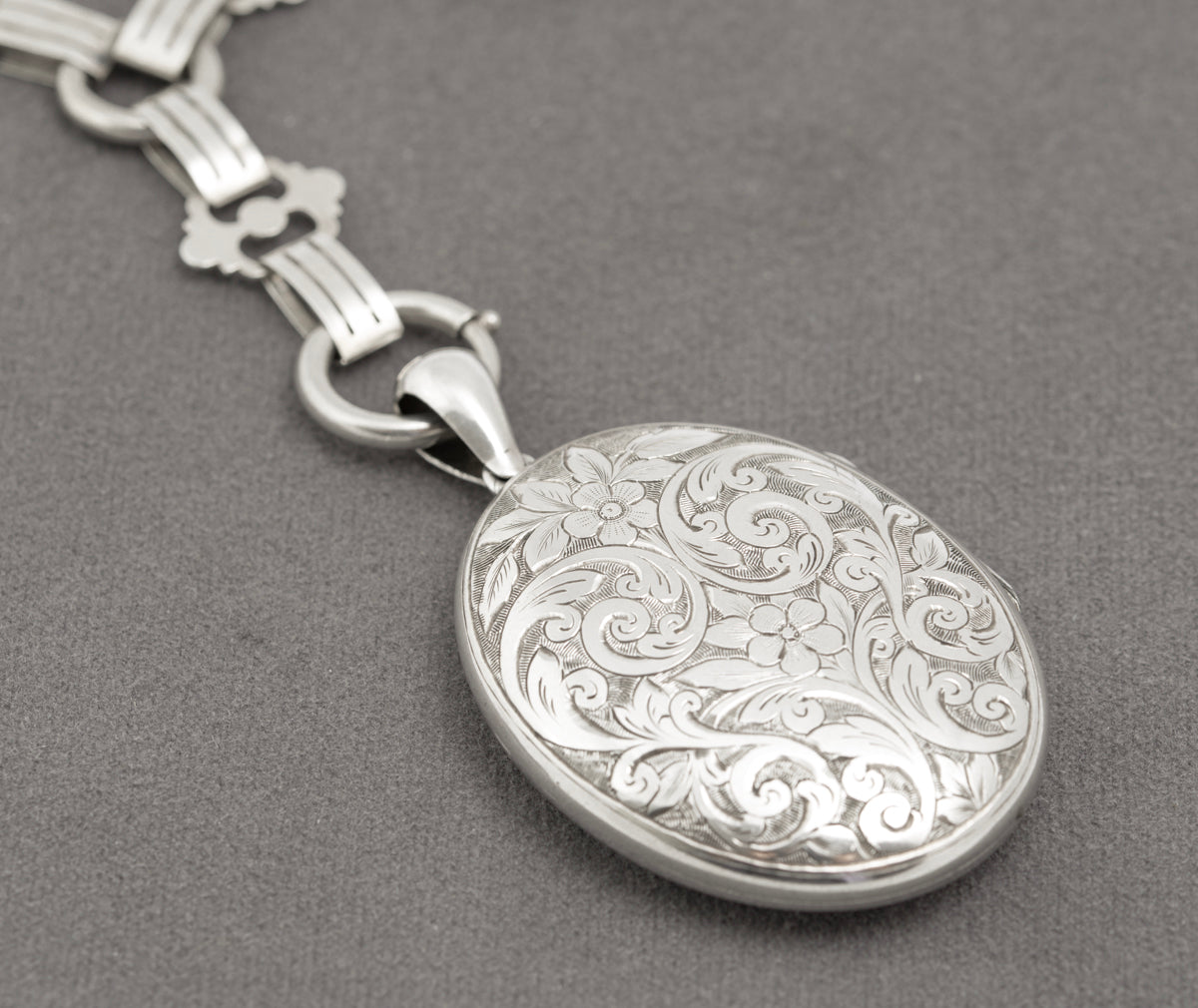 Victorian Antique Sterling Silver Book Chain & Locket Necklace c.1880 (B2322)