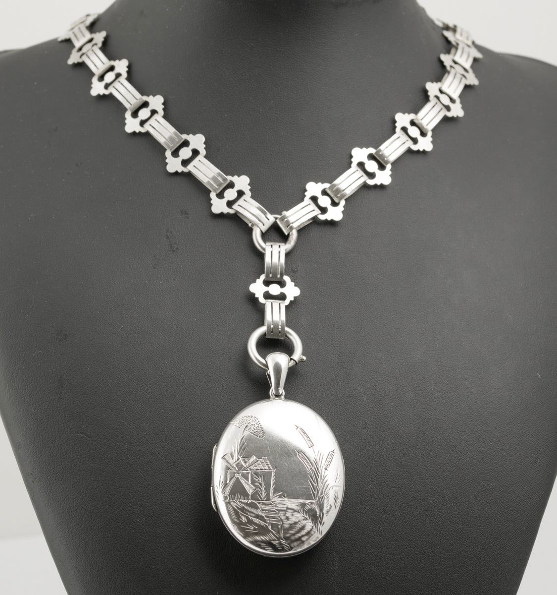Victorian Antique Sterling Silver Book Chain & Locket Necklace c.1880 (B2322)