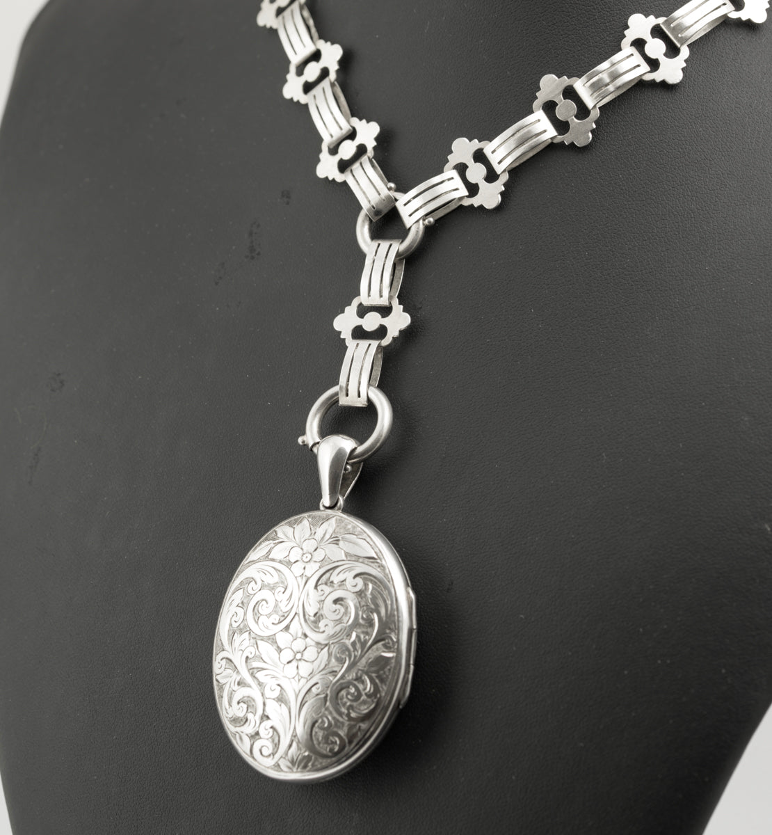 Victorian Antique Sterling Silver Book Chain & Locket Necklace c.1880 (B2322)