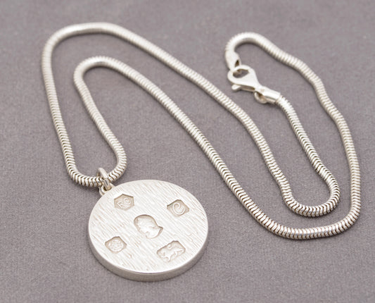 Vintage Sterling Silver 1977 Jubilee Round Ingot Pendant & Snake Chain Necklace (B2324)