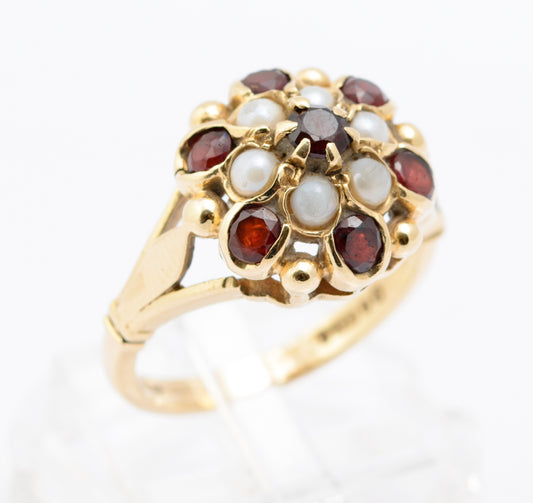 Vintage Ladies 9ct Yellow Gold Garnet & Pearl Princess Cluster Ring Hallmarked London 1966 (B2325)