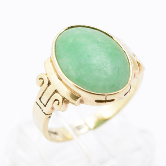 9ct Yellow Gold Ring With Large Green Jade Oval Cabochon Hallmarked 2001 (B2327)