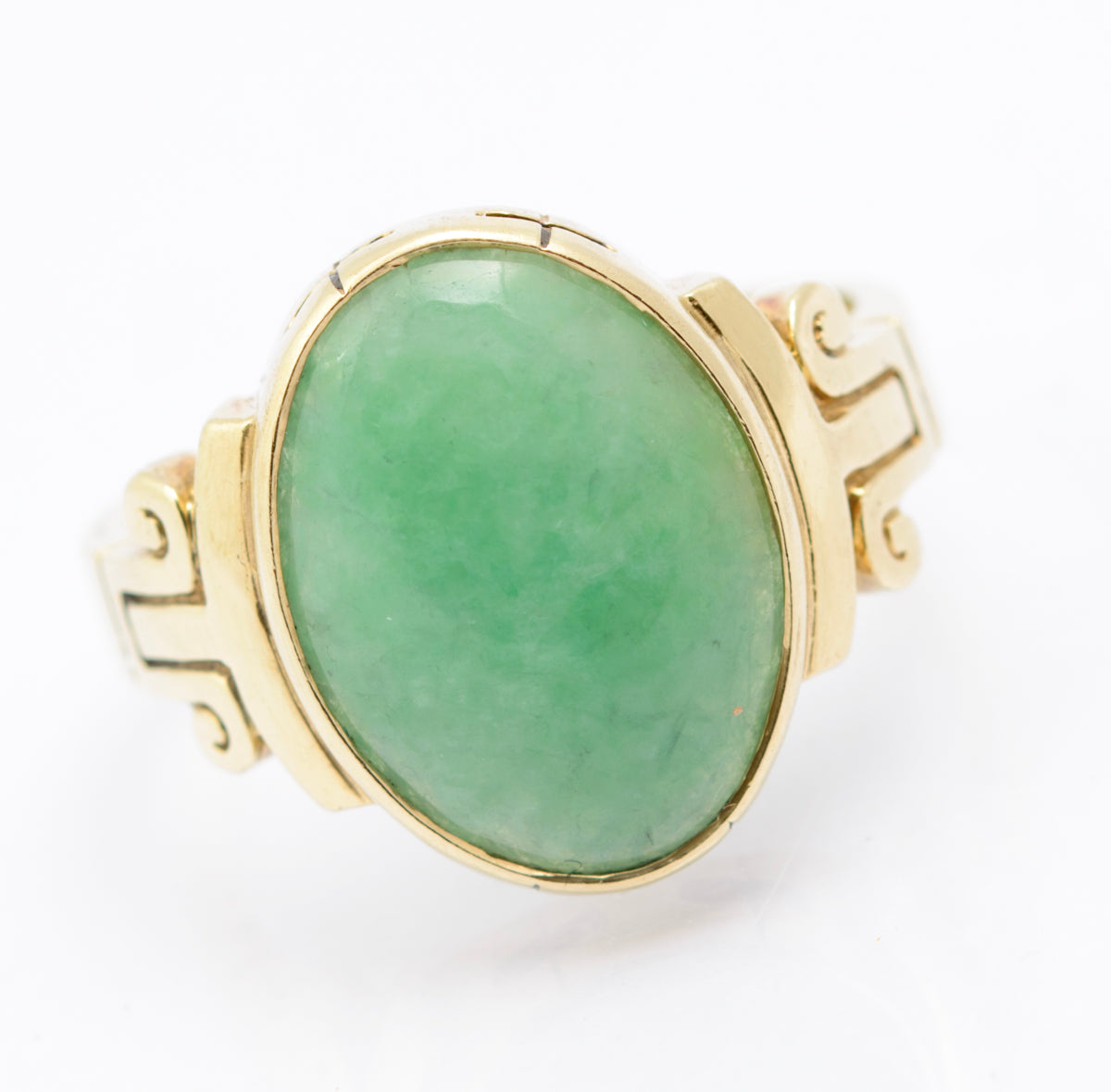 9ct Yellow Gold Ring With Large Green Jade Oval Cabochon Hallmarked 2001 (B2327)