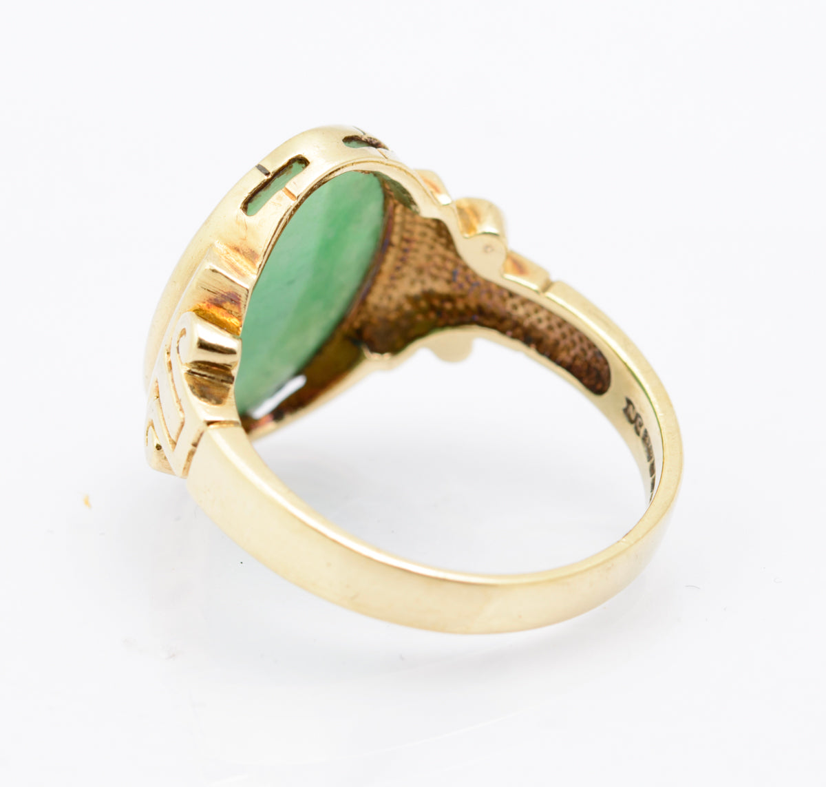 9ct Yellow Gold Ring With Large Green Jade Oval Cabochon Hallmarked 2001 (B2327)