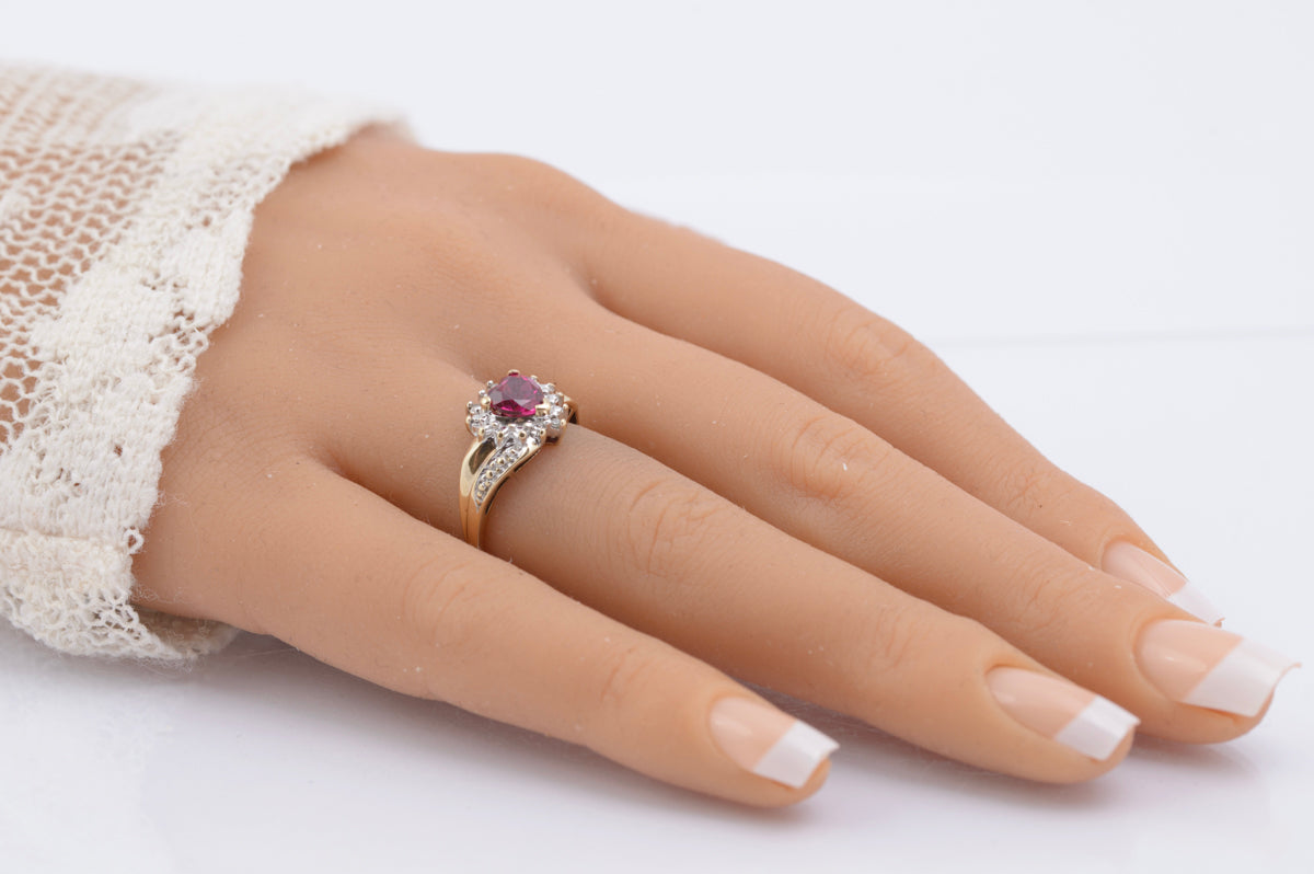 Vintage 9ct Gold Ring With Heart Shaped Ruby & Natural Diamonds(B2342)