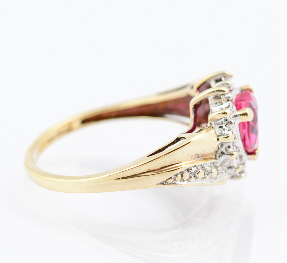 Vintage 9ct Gold Ring With Heart Shaped Ruby & Natural Diamonds(B2342)