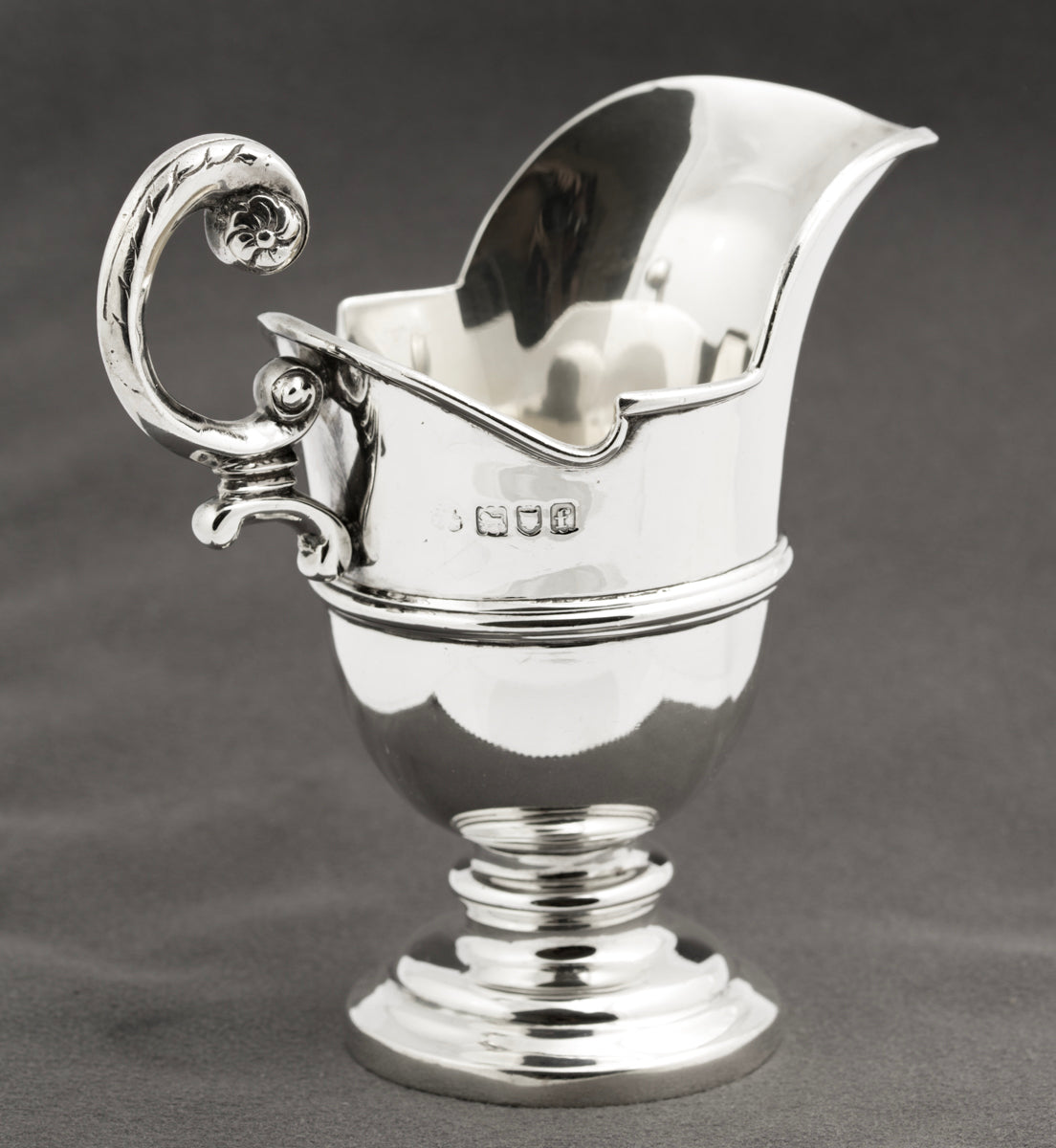 Antique Victorian Sterling Silver Milk/Cream Jug Hallmarked 1901 Helmet Shape (B2368)